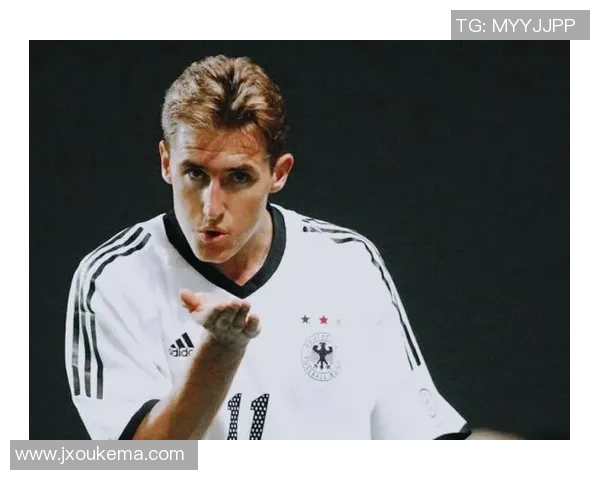 商业智慧与球场荣耀并存的足球明星传奇之路